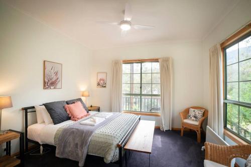 Katil atau katil-katil dalam bilik di Country Lane Cottage