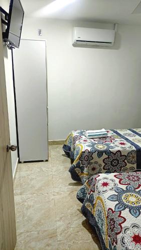 Ένα ή περισσότερα κρεβάτια σε δωμάτιο στο Hotel Luxury Plaza