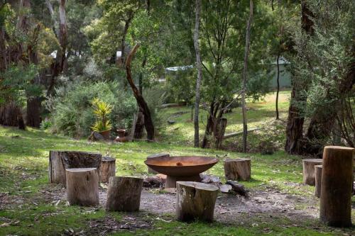 Κήπος έξω από το Lakuna Retreat