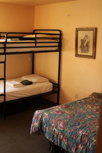 a room with two bunk beds and a bed at Ashland Commons Hostel in Ashland