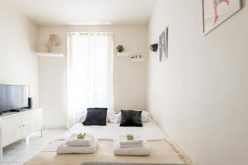 1 Bedroom apartment ideally located only 1 minute to the metro in Montmartre neighbourhood
