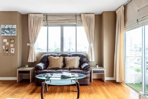 Χώρος καθιστικού στο Nara Suite Residence Bangkok