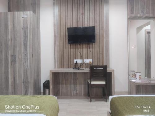 TV a/nebo společenská místnost v ubytování Hotel Praj Paradise