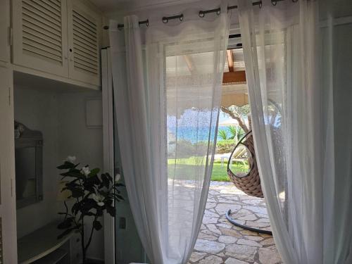 Taman di luar Corfu Glyfada Menigos Resort 13