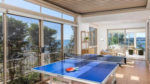 Stolní tenis v ubytování High View Holiday House nebo okolí