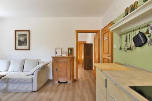 a living room with a couch and a kitchen at Arzenhof, Baron Di Pauli in Caldaro