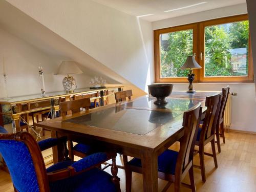 Foto dalla galleria di Wunderschönes großes 3 Zimmer Apartament Zentrum Goldstadt Familienfreundlich mit Garage a Pforzheim
