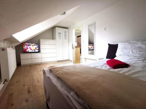 Postel nebo postele na pokoji v ubytování Privat Zimmer in Zwei-Zimmer-Wohnung als 2er WG