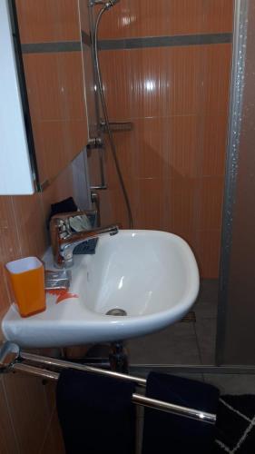 a white sink in a bathroom with a shower at Hotel Ristorante della posta , cama in Cama