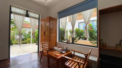 Κήπος έξω από το Lightly Homestay