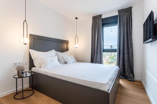 K Luxury apartment few min walk from the beach
