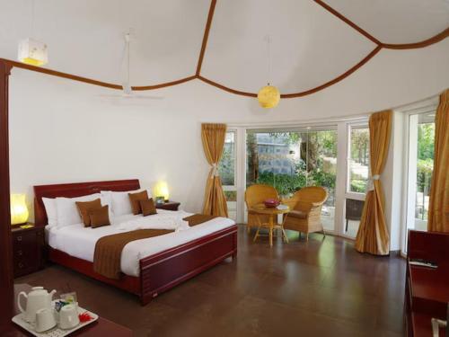 Postel nebo postele na pokoji v ubytování WOW Bison Woods Organic Veg Resort - Yercaud