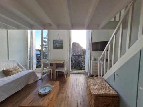 STUDIO COSY 100 m DE LA PLAGE DE FONCILLON