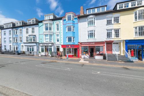 a street with a row of buildings on a city street at Modern Sea View Apartment in Aberdyfi