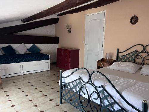 Ένα ή περισσότερα κρεβάτια σε δωμάτιο στο Domaine la coquillade