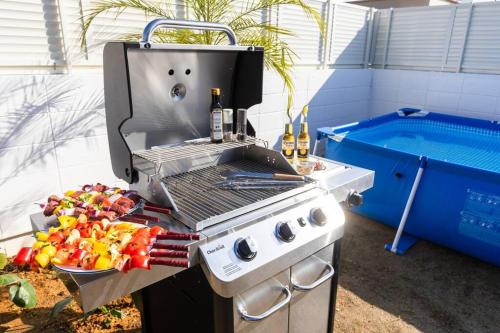 Cuisine ou kitchenette dans l'établissement 広い庭でプールとバーベキューが楽しめる!和室とキッズスペース付き!