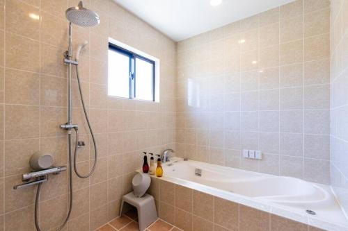 Salle de bains dans l'établissement 広い庭でプールとバーベキューが楽しめる!和室とキッズスペース付き!
