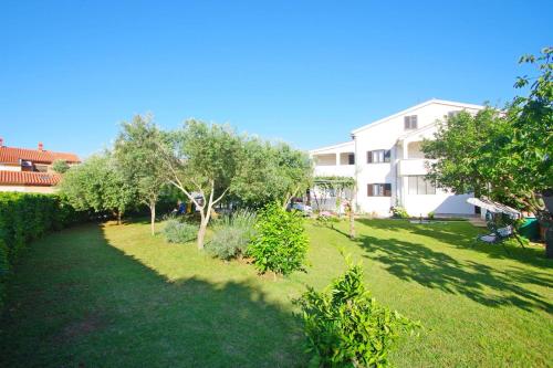 Holiday apartment in village Valbnadon, 1 km from the beach