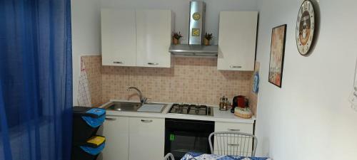 Kuchyň nebo kuchyňský kout v ubytování Zá Cicciuzza "Casa vacanza"