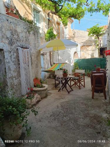 Foto dalla galleria di Ξενώνας "Alexandra's Coffee House" a Volímai