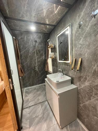Bagno di Puluong Retreat