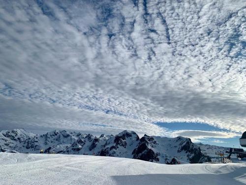 a cloudy sky over a snow covered mountain at studio, 2 personnes, Les Balcons de Recoin in Chamrousse