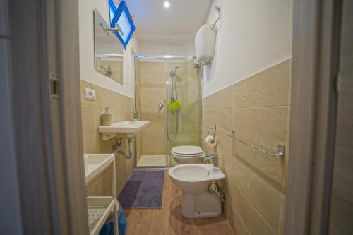 a bathroom with a shower and a toilet and a sink at Gest Short Rent Siena 3 in Siena