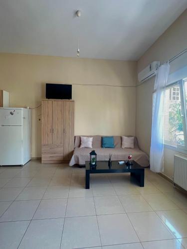 Kalamitsa apartment by the beach