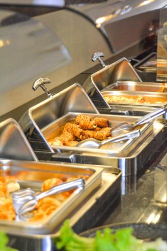 Makanan di atau berdekatan hotel