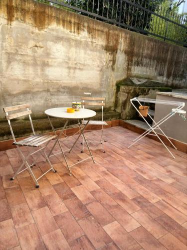 a table and chairs sitting on a tile floor at Mediterraneo Apartment in Ercolano