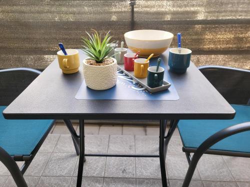 Photo de la galerie de l'établissement Joli T2 Piscine sur le toit, à Antibes