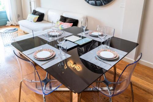 a black table with four chairs and wine glasses at Riflessi sul lago in Predore