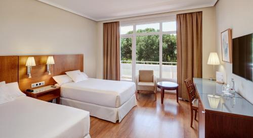 Кровать или кровати в номере Sercotel Los Llanos