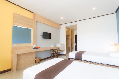 Ένα ή περισσότερα κρεβάτια σε δωμάτιο στο Asia Lampang Hotel
