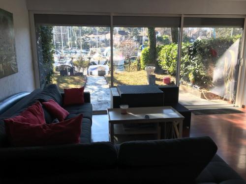 a living room with a couch and a table at Le bonheur les pieds dans l'eau in Thonon-les-Bains