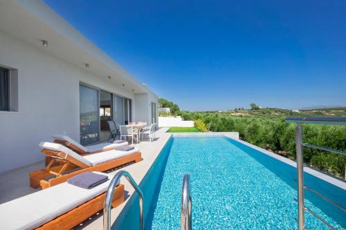 Hồ bơi trong/gần Villa Idyllic