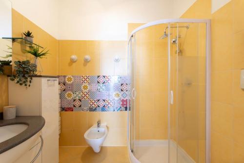 #13 Staywizus - Orange suite AC Wifi Balcony 3mins walk sea front