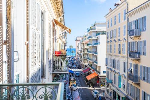 #13 Staywizus - Orange suite AC Wifi Balcony 3mins walk sea front