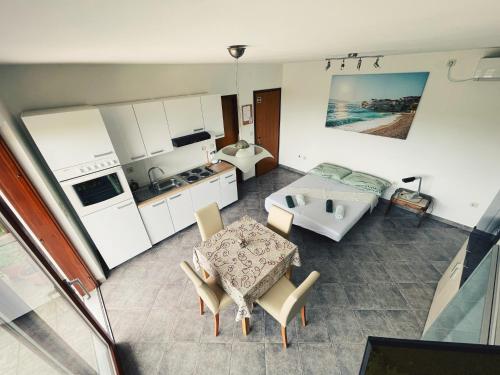 Kuchyň nebo kuchyňský kout v ubytování Apartments Kordić