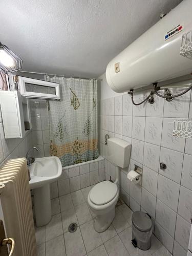 Ένα μπάνιο στο Δεσκάτη-Deskati apartment