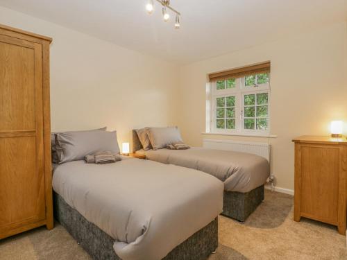 Postel nebo postele na pokoji v ubytování Heron's Lodge