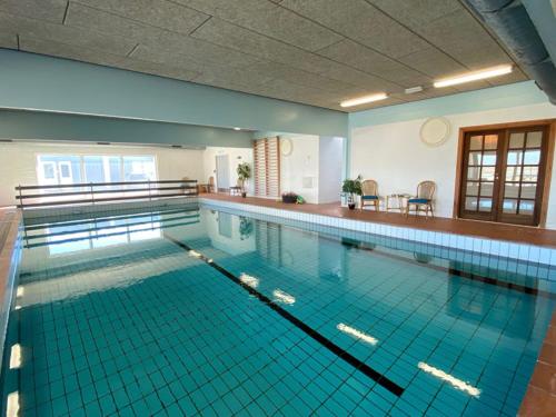 a large swimming pool in a large room at Agger lejligheder - 100 m fra Vesterhavet in Vestervig