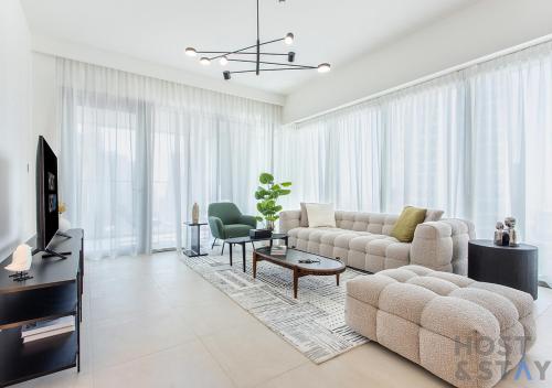 Luxurious 3BR with Burj Khalifa views