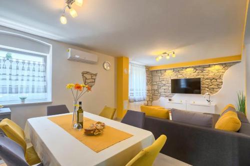 Apartment Viola ,2019