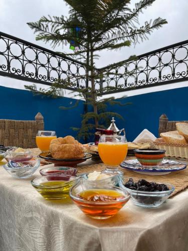 Comida en o cerca de este riad