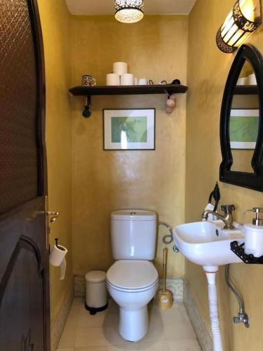 Salle de bains dans l'établissement Dar Fezna - top location, stunning 360 views