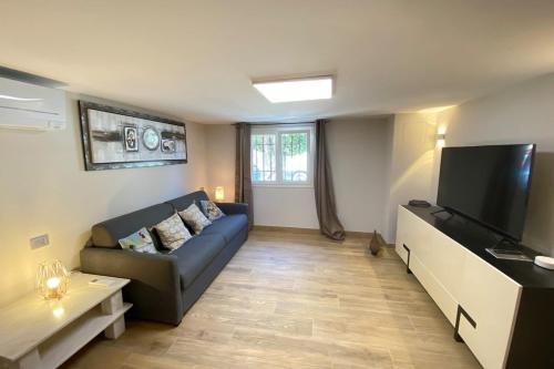 06AK3 - Private room 1 Villa Cap Marina