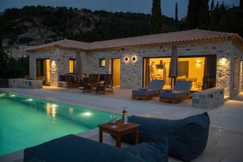 Bazén v ubytování Mani Senses Luxury Villa nebo v jeho okolí
