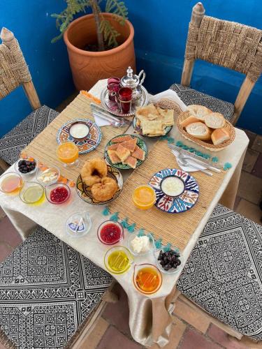 Comida en o cerca de este riad
