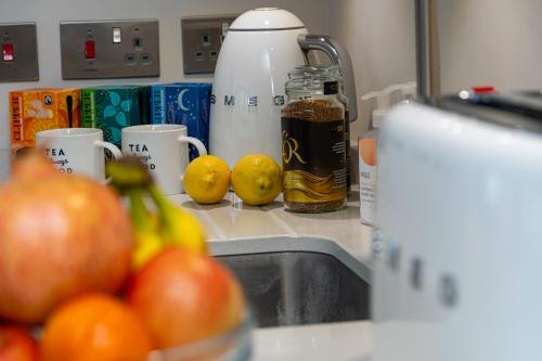 Η κουζίνα ή μικρή κουζίνα στο Heathrow Apartment Sleeps 4
